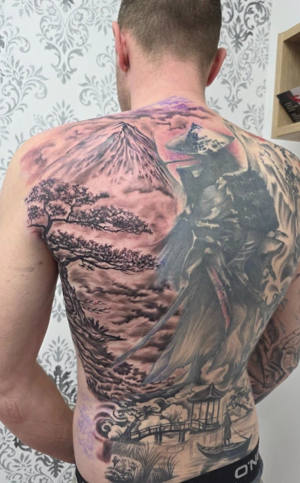 Japanisches Rücken Tattoo Realism – SAINTS TATTOO Pirna